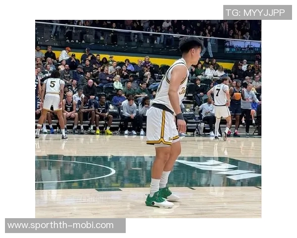 赵维伦在旧金山大学训练照曝光展现强壮身材引发网友热议